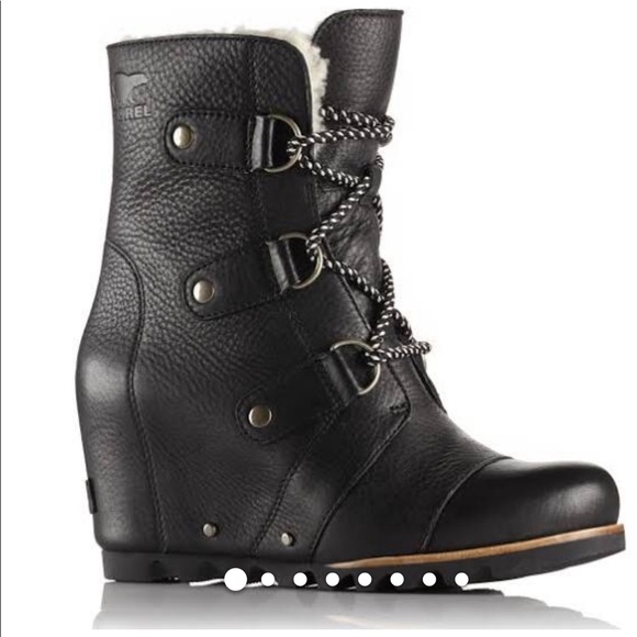 Sorel Shoes - ❤️ ISO these!